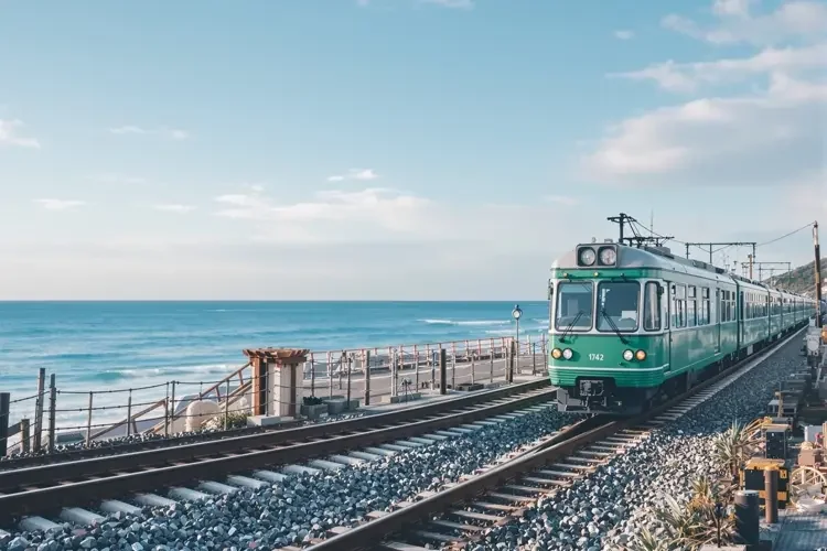 镰仓海岸的复古电车-色七影院旅拍手记